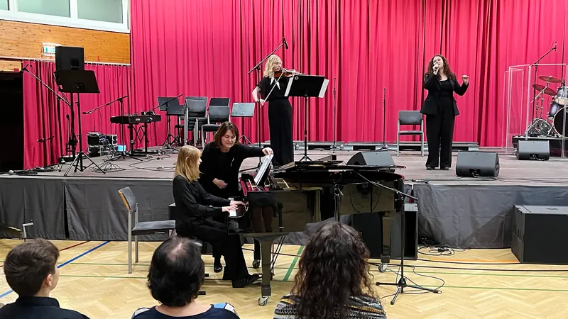 Gesang, Klavier & Violine