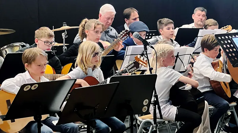 Gitarrenorchester (2)