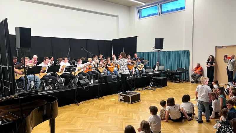 Gitarrenorchester – »Stranger Things« »Von Granada nach Asturias«
