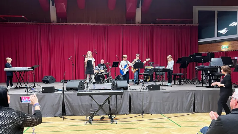(Mini-)Pop-Ensemble – „99 Luftballons“