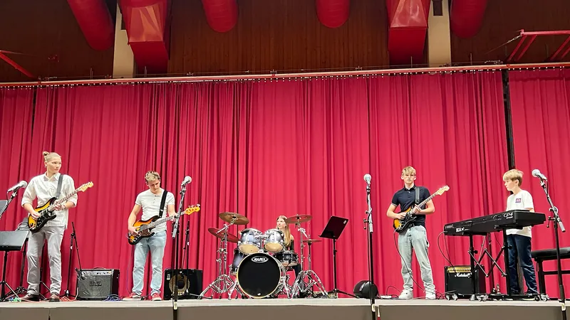 Mini-Rockband (kommunizierend)