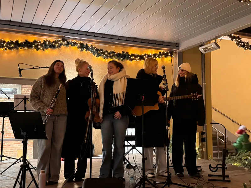 Musikschul Ensembles beim Adventmarkt in Biedermannsdorf (2)
