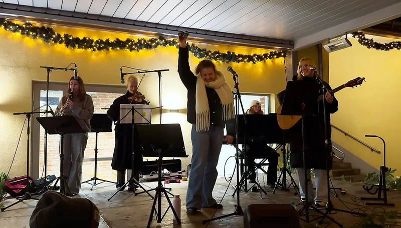 Musikschul-Ensembles beim Adventmarkt in Biedermannsdorf (3)