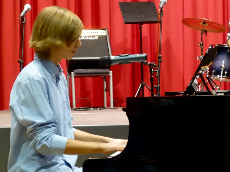 Philip Woloch, Gesang & Klavier
