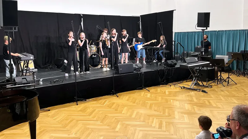 Pop-Ensemble und Ensemble VorLaut – »Heartbeat Song«