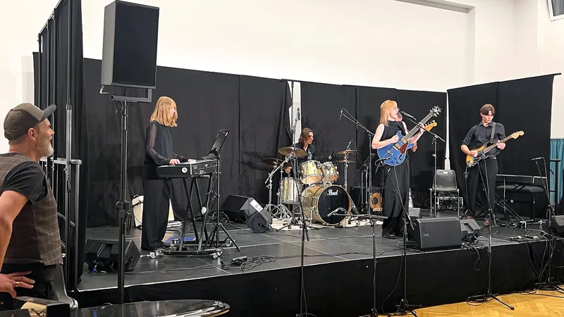 Rockband I – »Scuttle Buttin’« »Johnny B. Goode«