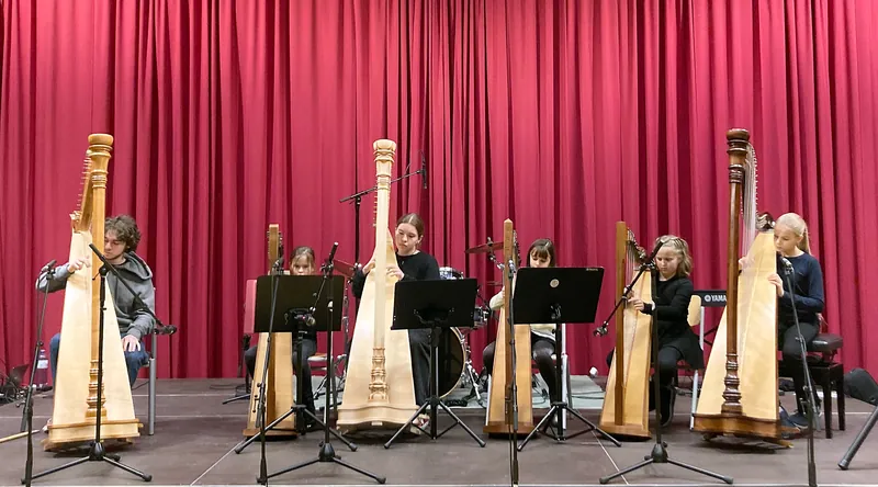 …Harfenensembles